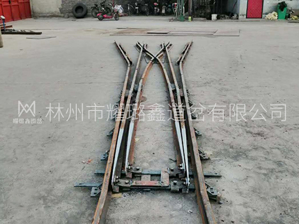 對(duì)稱(chēng)組合道岔