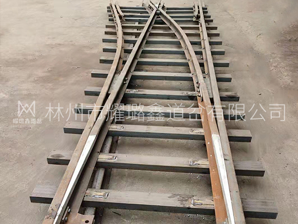 對(duì)稱(chēng)組合道岔